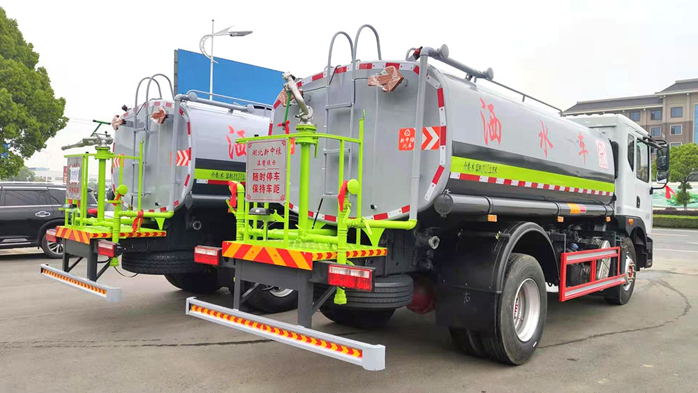東風(fēng)多利卡D9灑水車