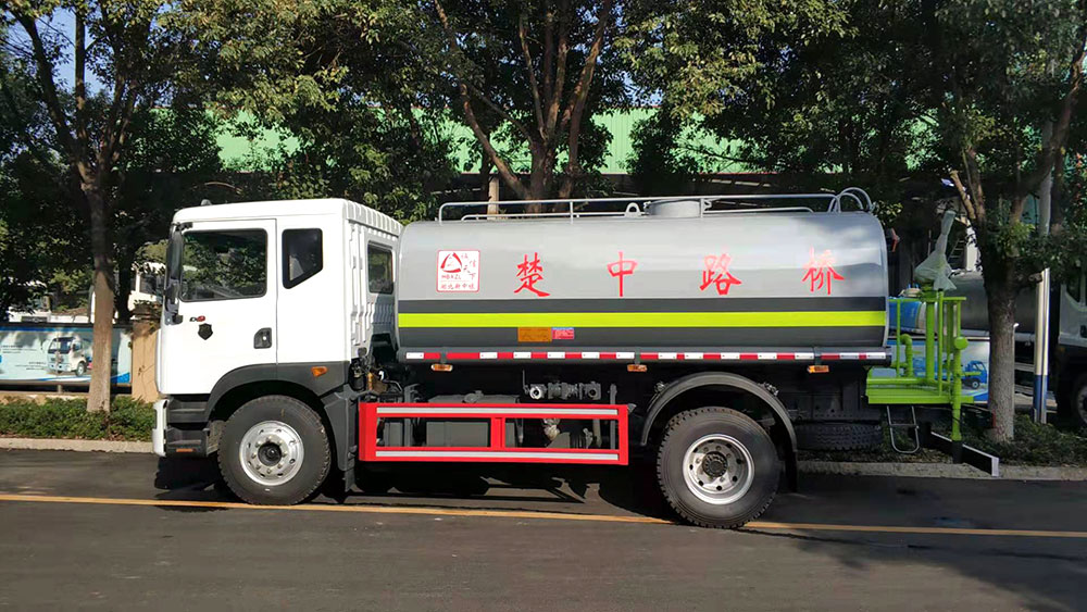東風(fēng)多利卡D9灑水車