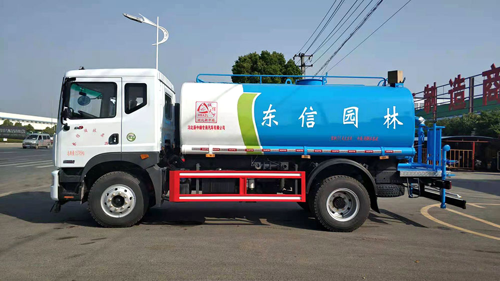 東風(fēng)多利卡D9灑水車